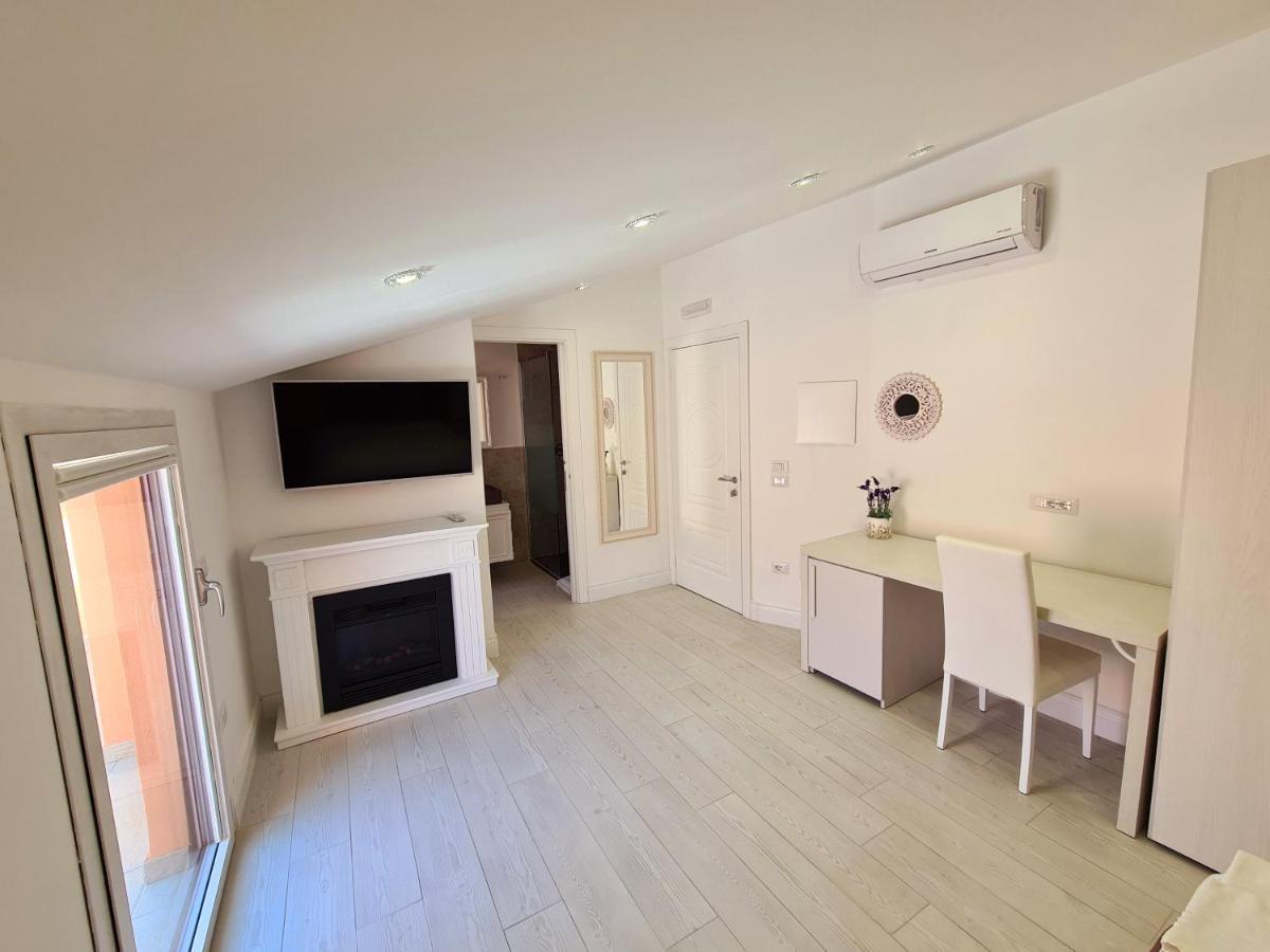 Isola Nel Parco Villas & Rooms Λα Μανταλένα Εξωτερικό φωτογραφία